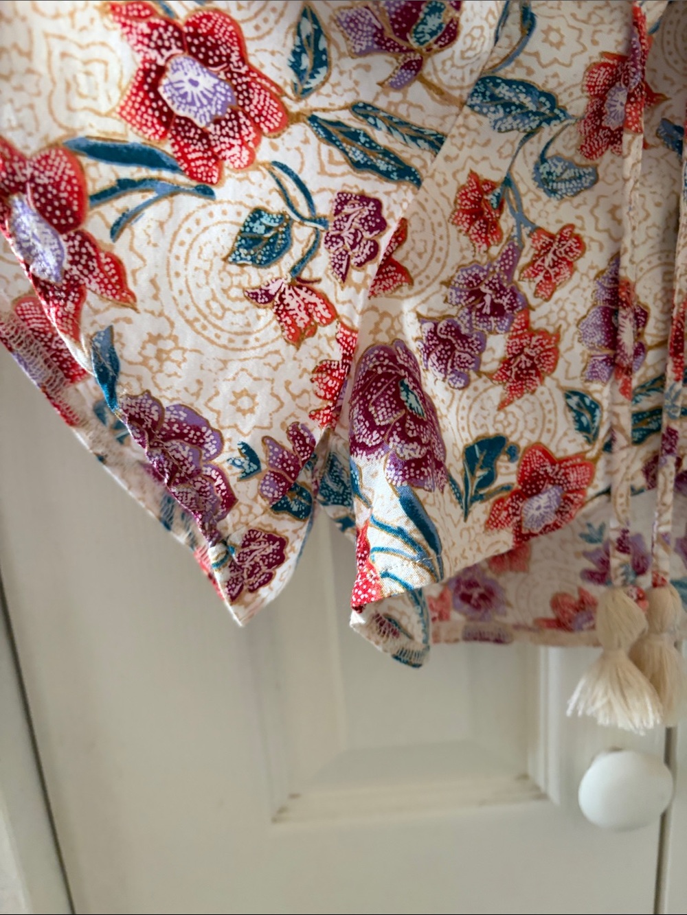 Hollister White Floral Wrap Romper with Red & Pink Blooms XS - Picture 2 of 5